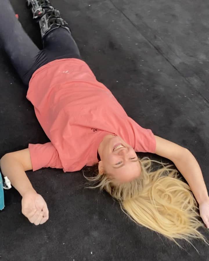 シャウナ・コックジーのインスタグラム：「Looking for the wagon so I can get back on it.  Lemme know if you’ve seen it 😝」