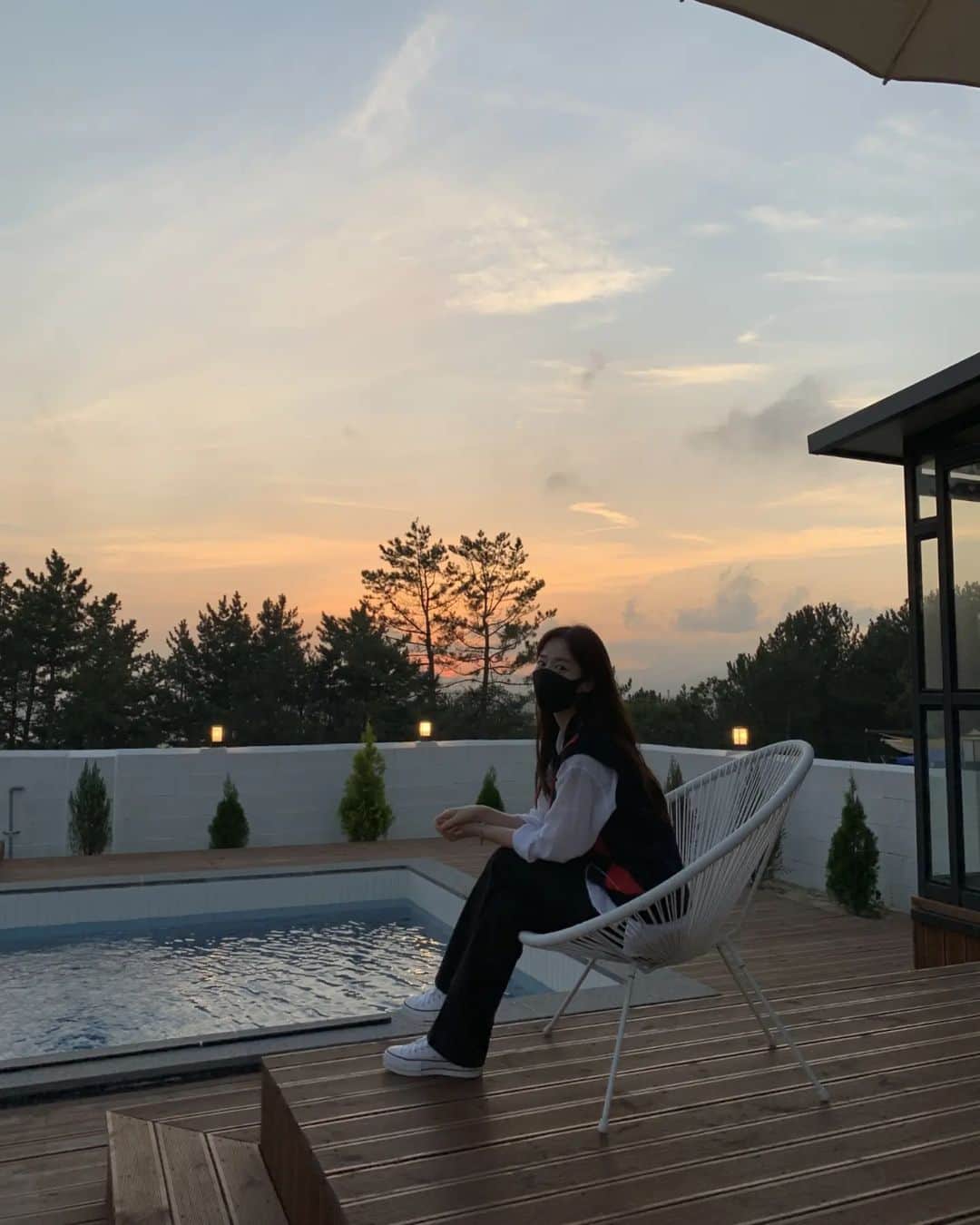 シン・ゴウンのインスタグラム：「아뭐야 왜케좋아 신난당  #스테이미하스  #경주여행 #내일은족욕좀해야지 #내일은불멍도해야지 #작은아빠찬스」