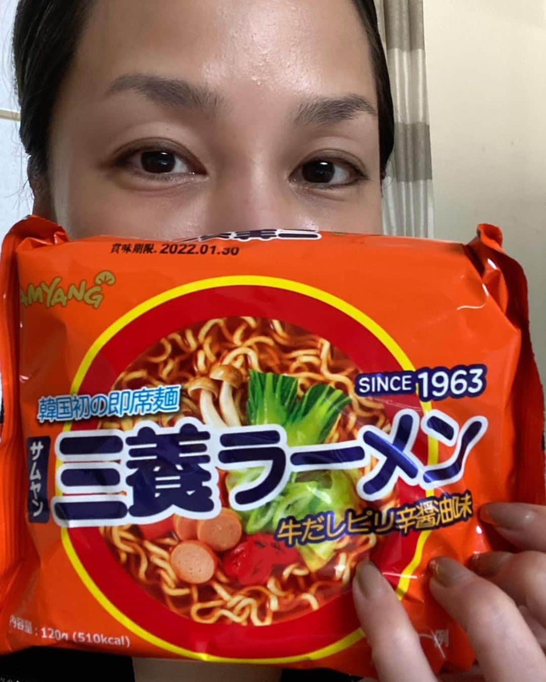 中島美嘉さんのインスタグラム写真 - (中島美嘉Instagram)「. 大好きな三養ラーメン 沢山ありがとう ございます！  #三養ラーメン #サンヤンラーメン」10月5日 18時22分 - mikanakashima_official