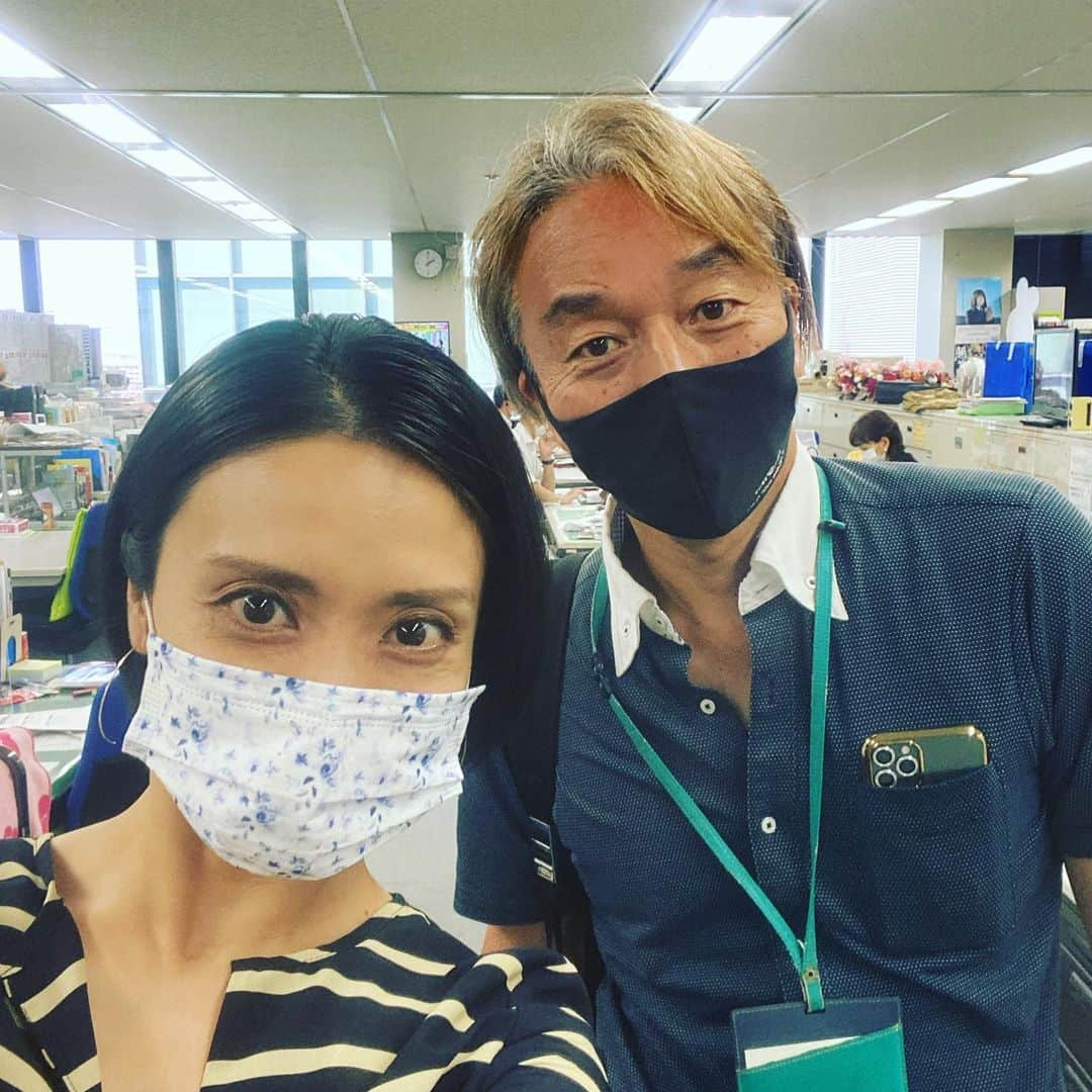 松川浩子さんのインスタグラム写真 - (松川浩子Instagram)「いよいよ明日 MBSラジオ 早朝6:00〜8:00 上泉雄一のええなぁ 水曜日担当です！  上泉先輩とは 同じ宝塚市出身 新人の頃からペアで仕事することが多く 今回も夕方の番組から 朝へのお引越しで 引き続き一緒にお送りします。  朝の忙しい時ですが ラジオ越しに 朝の準備していただけると 幸いです。  どうぞよろしくお願いします。  #上泉雄一のええなぁ #水曜日担当#歌のない歌謡曲 #宝塚市出身 #上泉雄一 #松川浩子 #mbsラジオ #早朝の番組」10月5日 18時33分 - hiroko_matsukawambs