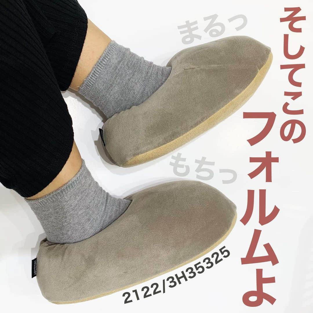Maiko 【3COINS公式】さんのインスタグラム写真 - (Maiko 【3COINS公式】Instagram)「もちもちルームシューズ サイズ　22.5〜25.5cm  早々になくなっちゃいそうだから、早めにシェア🙌  ※店舗により在庫や入荷状況が異なります。 ※在庫のお問い合わせにはお答えできません。 ※お取り置き、お取り寄せは行っておりません。  #3COINS#3コインズ#スリコ#スリーコインズ#プチプラ#モラージュ菖蒲#モラージュ#スリコのマイコ#もちもちルームシューズ」10月5日 18時49分 - 3coins_.maiko