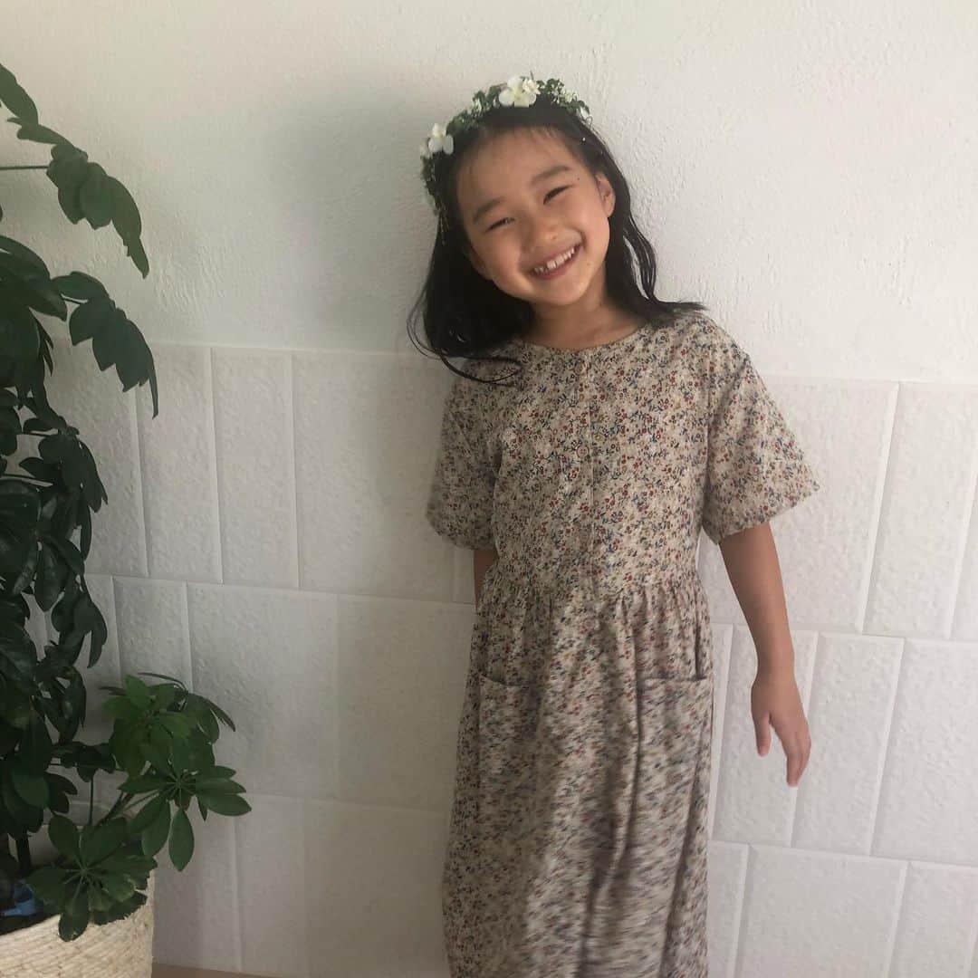 Chieさんのインスタグラム写真 - (ChieInstagram)「🎂Happy 8th Birthday,Hana🎊 2021/10/3  生まれてきてくれてありがとう♥️  もう8年…まだ8年😌 初めての育児は分からないことだらけ。 たくさん悩んで悩んで…毎日手探りでこれでいいのかよかったのか自問自答の日々。 振り返ってみると怒ったり泣いたり笑ったり…色んな経験をしてハナと一緒に私もママとして成長(できてるかは分からないけど)…しているといいなぁ🤔  嫌なことや悲しいこと、うまくいかないことがあっても、子供たちの笑顔が原動力🥰 たくさんのパワーを貰って、助けられています♥️ これからもこの笑顔を見守っていきたいと思います☺️  我が家は毎日騒がしいですが、元気に過ごしています💪  誕生日当日は小学校の運動会でした🎌🏃 成長した姿に感無量😂」10月5日 19時04分 - tiem415