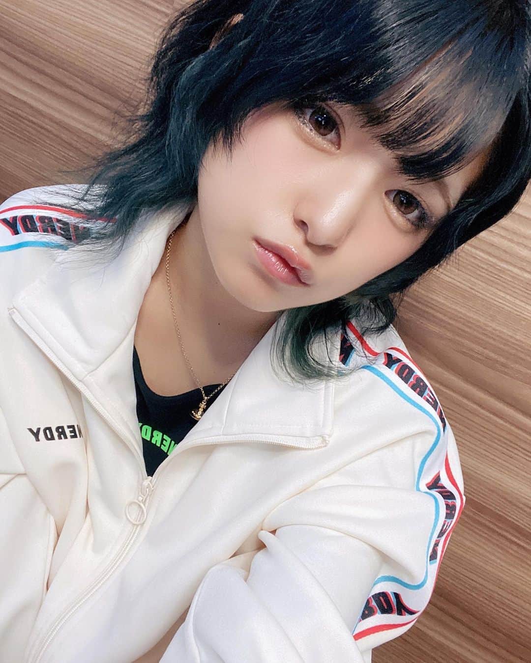 渚みつきさんのインスタグラム写真 - (渚みつきInstagram)「.最近ジャージにハマってる . #NERDY #
