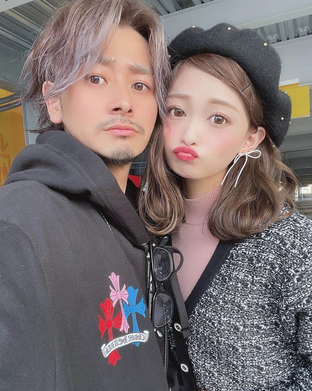 のインスタグラム：「⁡ ⁡ ⁡ 4年記念🥺🤍 ⁡ どんなときも前向きでいてくれて、 いつも根拠のある言葉でパワーと勇気をもらってる。 ⁡ この人の"大丈夫"はすごく安心できる。 ⁡ 経営者として、彼として、ひとりの人として 心から尊敬してます。 ⁡ ⁡ お互い頑張ろう！！！ ⁡ ⁡ 長いようであっという間の4年間だったなぁ いつも本当にありがとう、これからもよろしくね♡ ⁡ #カラコン #ootd #outfit #coordinate #fashion #コスメ好き  #自まつ毛メイク #りなてぃー #rinatea ⁡ ⁡ 毎年恒例のムービーもありがとう♡ ⁡ ⁡ ⁡」