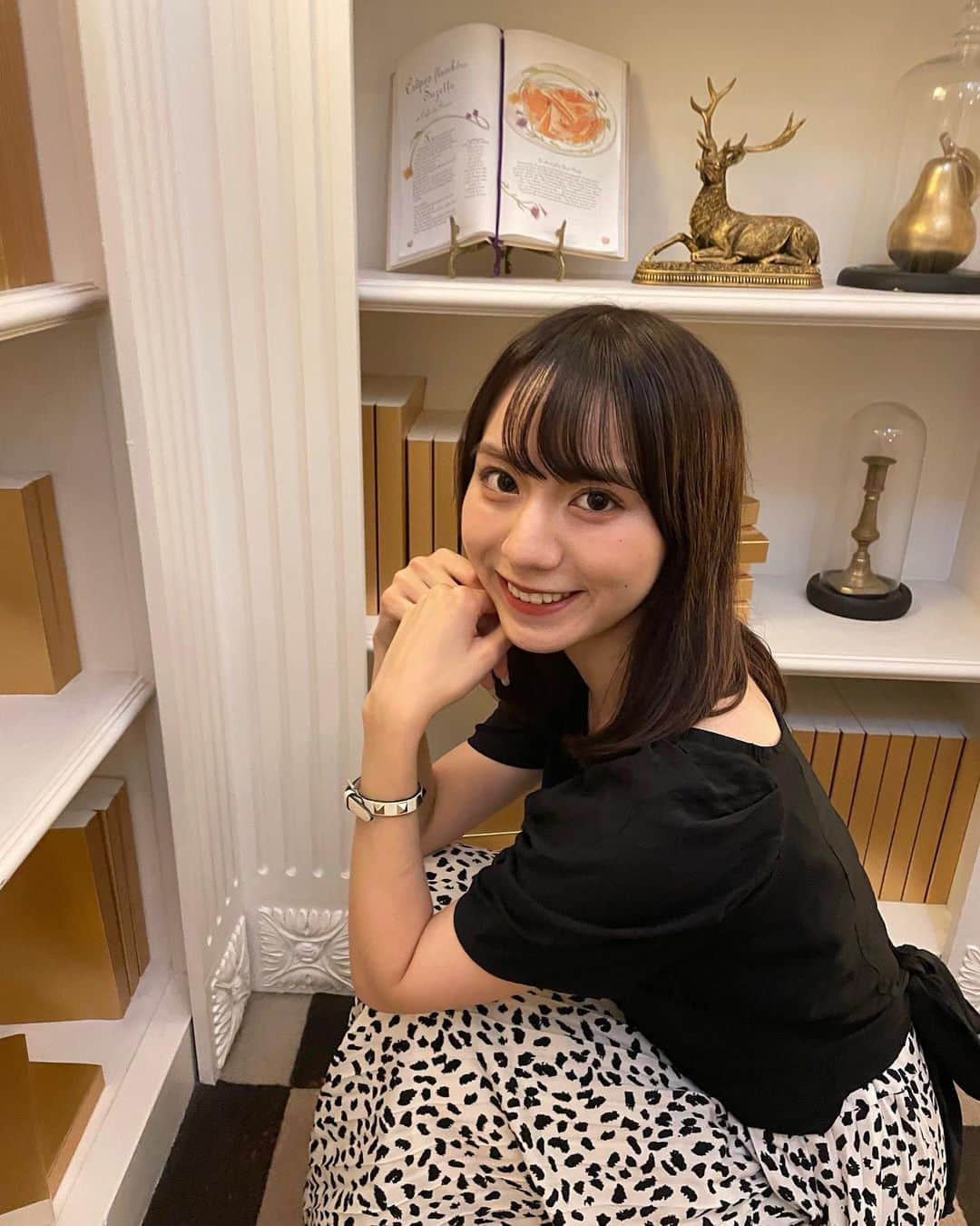 久村奈々子のインスタグラム：「とっても可愛らしいカフェだった〜🫖🎶  今日も皆さんの大切な1票で #なこぽち 応援して頂けたら嬉しいです👱🏻‍♀️🤍  #ミス立教 #ミス立教2021  #ミス立教コンテスト #ミス立教コンテスト2021  #立教ミスコン #ミスコン #立教大学」