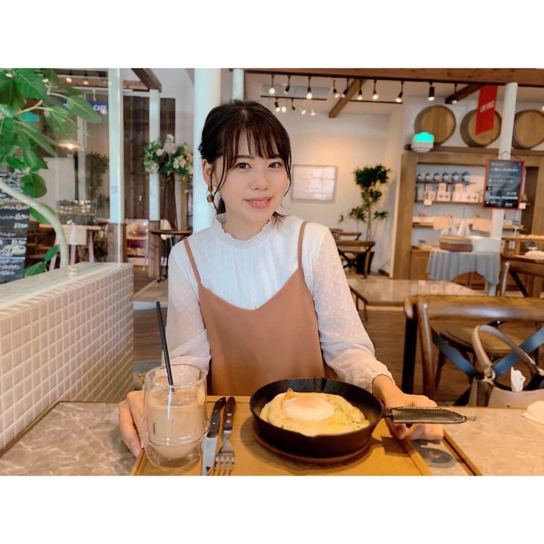 林莉世さんのインスタグラム写真 - (林莉世Instagram)「テレビとラジオで気になっていた フレンチトースト専門店💕 やっと行けた🥺 . 今度の#金曜天国 がんばれ母ちゃんに出演してくださるお友達と久々ランチ☺️ いろんなお話を聞いて活力をもらいました😌✨ 金曜日に番組で話すのも楽しみです！ . #BSN#新潟放送#アナウンサー#新潟#林莉世#フレンチトースト#専門店#新潟ランチ#新潟カフェ#女子アナ#ラジオ出演#秋服コーデ#おしゃれカフェ#休日ランチ#ソイラテ」10月5日 20時39分 - rise_hayashi