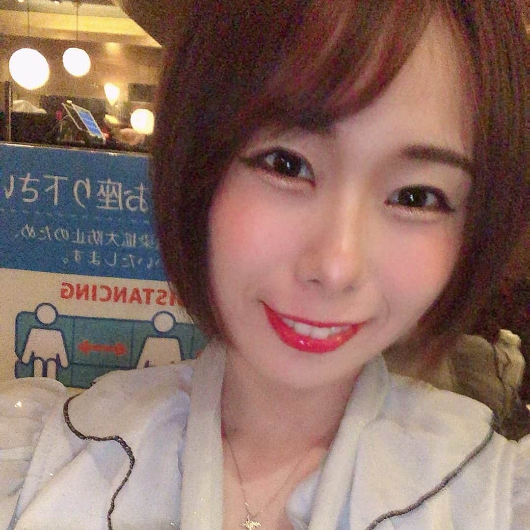 ゆうりたん（元 芹沢ゆうり）さんのインスタグラム写真 - (ゆうりたん（元 芹沢ゆうり）Instagram)「. 鼻の頭の赤いのずっと治らない🥲  #ショートカット女子 #ショートヘア女子 #ショート女子 #きゃば嬢 #キャバ嬢 #キャバクラ嬢 #六本木レッドドラゴン #六本木 #酒好き #ジムウェアモデル #猫 #保護猫 #猫のいる暮らし #ねこすたぐらむ #ねこちゅーぶ始めました #猫がいる幸せ」10月5日 20時40分 - yu_ritangram