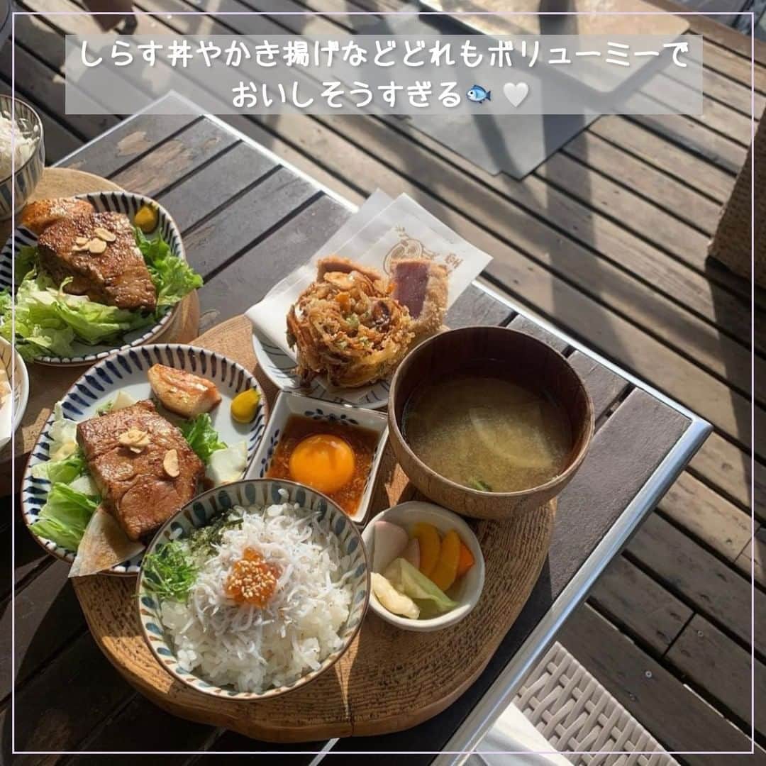 ピコフードさんのインスタグラム写真 - (ピコフードInstagram)「《 @kicorisyokudou 》  鎌倉にある海を見ながら食べられるオシャレ食堂🐟✨ デートにもぴったり🥰  🍽🍽🍽🍽🍽🍽🍽🍽 お店を探す #海沿いのキコリ食堂  他の地域を探す #piko_鎌倉 🍽🍽🍽🍽🍽🍽🍽🍽  さん  ありがとうございました！！  🐣🐣🐣🐣🐣🐣🐣🐣🐣🐣🐣🐣  ※最新の情報は調べてご確認をお願いします！  関東県内のオシャレなグルメの投稿を厳選し、 紹介しています✨ オシャレなグルメを見つけよう！➡️ @piko_food_ #piko_food もつけて投稿してくれると いいね❤️とたまにコメント📝しに行きます！！  🐣🐣🐣🐣🐣🐣🐣🐣🐣🐣🐣🐣  ※新型コロナウイルスにより営業時間や定休日が変更している場合がございます。 ご来店の際には事前にご確認ください。  #神奈川カフェ　#神奈川グルメ #神奈川ランチ #鎌倉カフェ #鎌倉グルメ  #鎌倉ランチ #デートスポット  #鎌倉カフェ巡り #鎌倉グルメ巡り #おすすめデートスポット  #穴場カフェ #カフェ巡り好き #グルメ男子 #穴場ランチ　#おしゃれカフェ #カフェスタグラム　#カフェ部 #カフェ活 #海沿いカフェ 　#グルメ女子　#ランチ巡り #隠れ家ランチ　#定食　#定食ランチ 　#定食ごはん 　#定食屋さん #鎌倉定食屋」10月5日 20時50分 - piko_food_