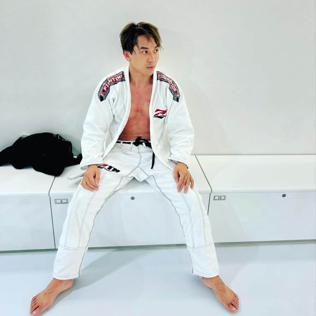 佐々木大さんのインスタグラム写真 - (佐々木大Instagram)「寝技の練習再開」10月5日 21時07分 - hirosasaki_