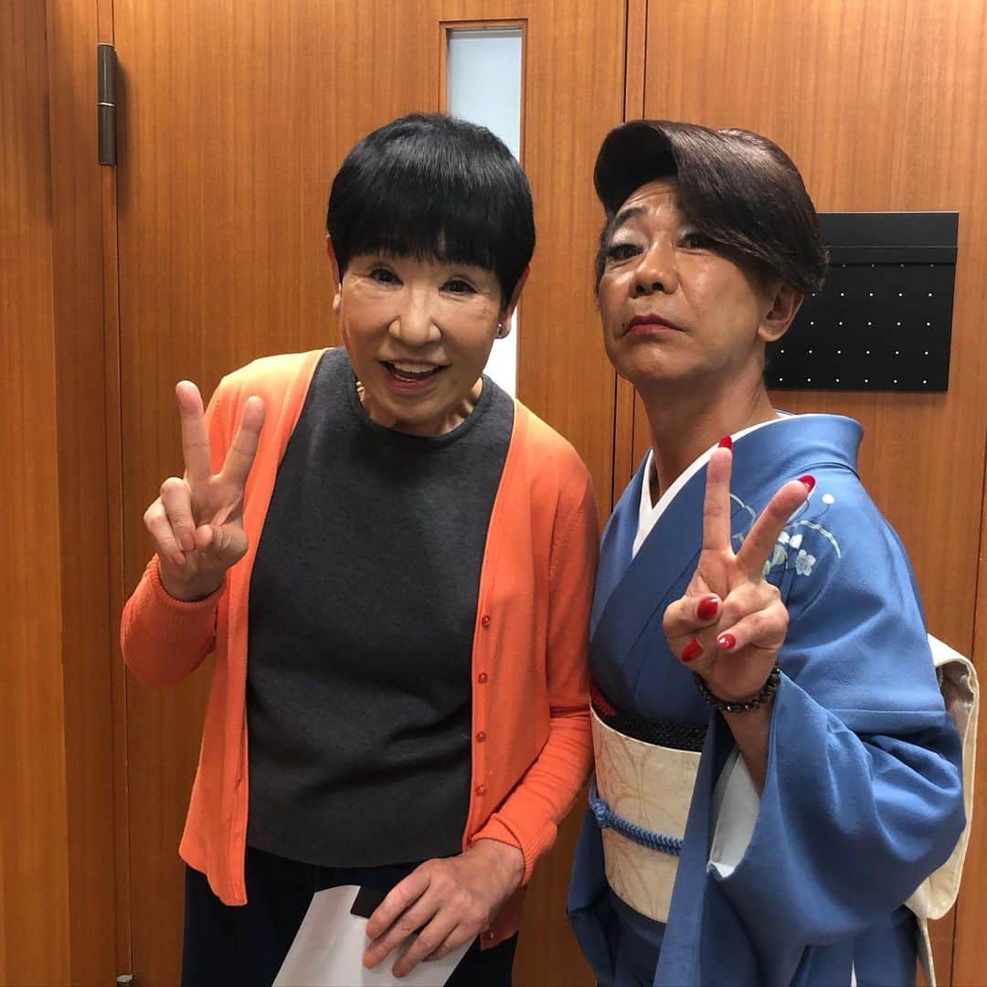 和田アキ子のインスタグラム：「木梨と笑笑❣️❣️💕 色々やってて凄いね〜😊😊 なんと、木梨は、同じレコード会社の先輩でした笑笑 #ako50th #木梨憲武」