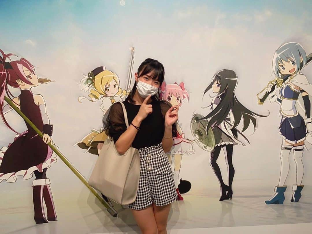 百川晴香さんのインスタグラム写真 - (百川晴香Instagram)「本日「魔法少女まどか☆マギカ展」に行ってまいりました👌💕この作品はキャラがかわいいからとか、そんなんで好きになってるんじゃない！伏線含め描写なども全部面白くて何度見ても新鮮に見れるし10年経っても色褪せてないのが凄いなと💕まどマギ展めっちゃたのしかったぁぁあー💕 #まどマギ #鹿目まどか #まどか推し #japanesegirl #cute #followｍe」10月5日 21時16分 - momokawaharuka