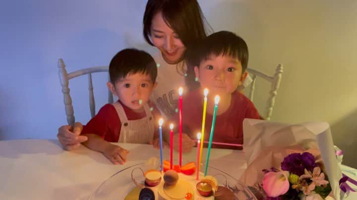 のインスタグラム：「ロウソクを消したくてたまらない2人☺️☺️ #狩野健太 #happybirthday」