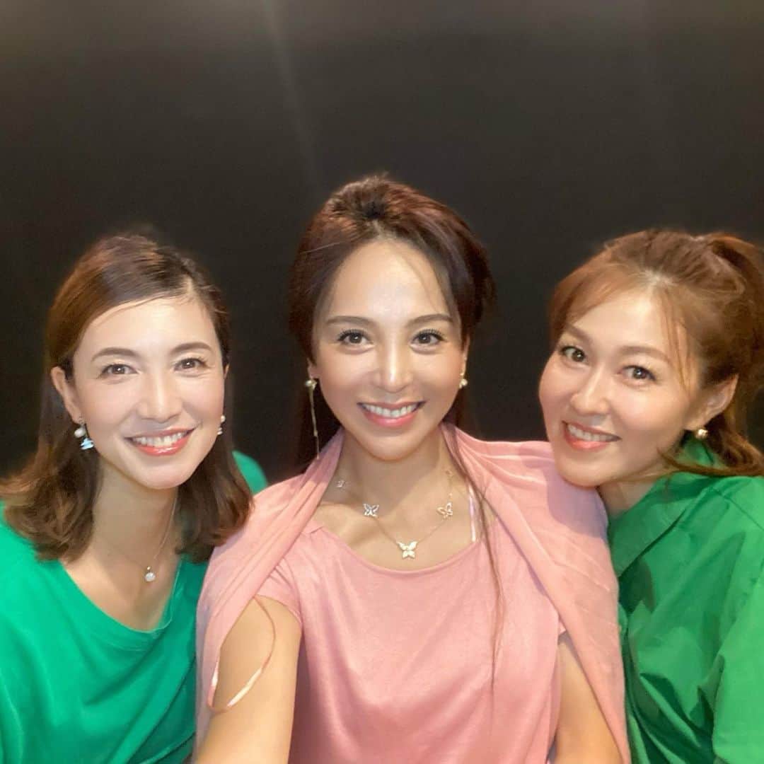 麻美さんのインスタグラム写真 - (麻美Instagram)「将来はきっと一緒に住む❓ って話🤣 ． 30年ずーっと一緒に過ごしてきた大親友💓 ． 近況報告はマメにね❣️ ． 今日も喋り倒した🤣 楽しかったーーー💓 ． #心友 #大親友 #定例会 #すし会」10月5日 23時07分 - mami0s