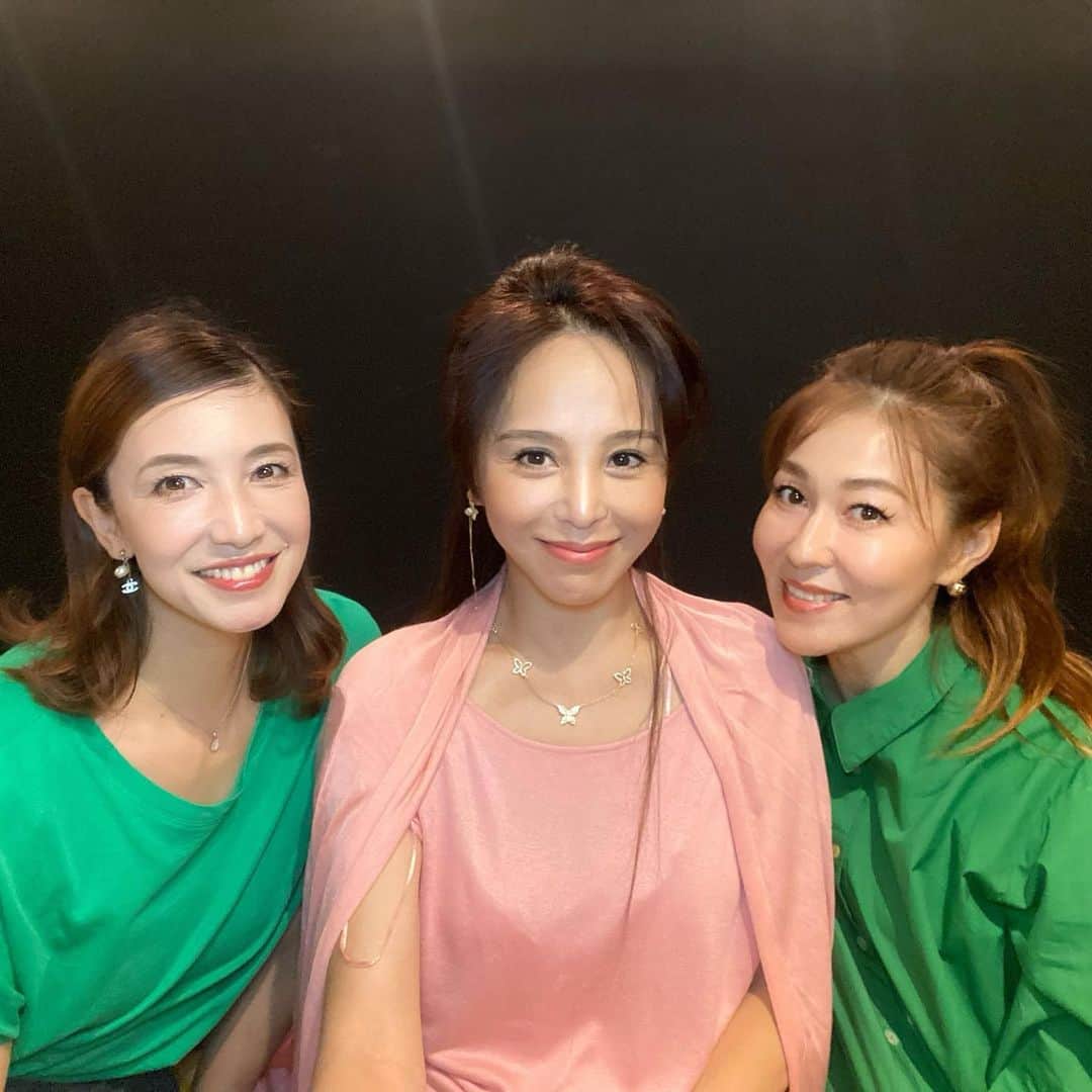麻美さんのインスタグラム写真 - (麻美Instagram)「将来はきっと一緒に住む❓ って話🤣 ． 30年ずーっと一緒に過ごしてきた大親友💓 ． 近況報告はマメにね❣️ ． 今日も喋り倒した🤣 楽しかったーーー💓 ． #心友 #大親友 #定例会 #すし会」10月5日 23時07分 - mami0s