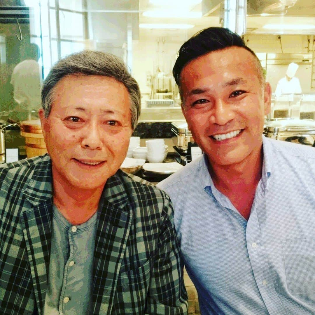 岸本哲也さんのインスタグラム写真 - (岸本哲也Instagram)「小倉智昭キャスターから先程「元気に帰ってきます」とのメールを頂きました🙇🏻‍♂️  まためしでも行きましょう！待ってますよ、小倉さん！💪  #小倉智昭 #とくダネ #キャスター #MC #リポーター #アナウンサー」10月5日 23時37分 - tetsuya_kishimoto