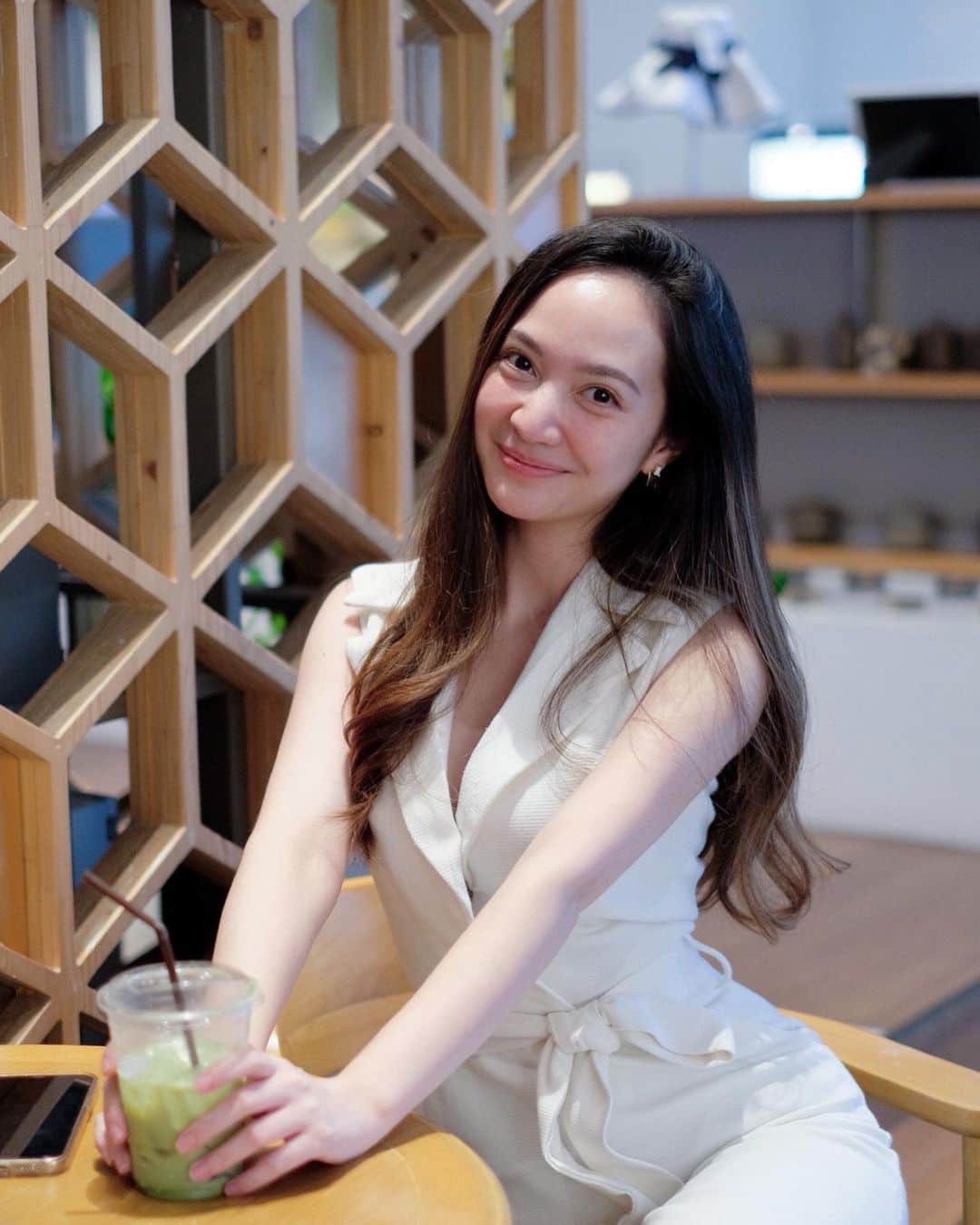 インヤさんのインスタグラム写真 (インヤInstagram)「หญิงญา และ ชาเขียว 🍵💚 ช่วยเค้าคิดแค