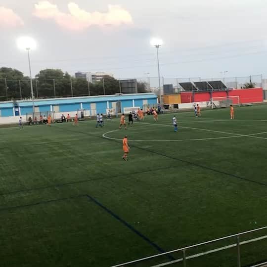 Alb Barcelona Football Academyのインスタグラム：「先日のリーグ戦、1-3と悔しい敗戦をしましたが、嬉しいニュースもお届け😊  今シーズン、チームとしてリーグ初ゴールとなる得点をムサが決めてくれました！ muy bien 👍  #アルビバルセロナ のプログラム #アルビレックス新潟 #バルセロナ #アルビレックス新潟バルセロナ  #サッカー #留学 #スポーツビジネス #指導者 #スペイン #スペイン語 #海外」