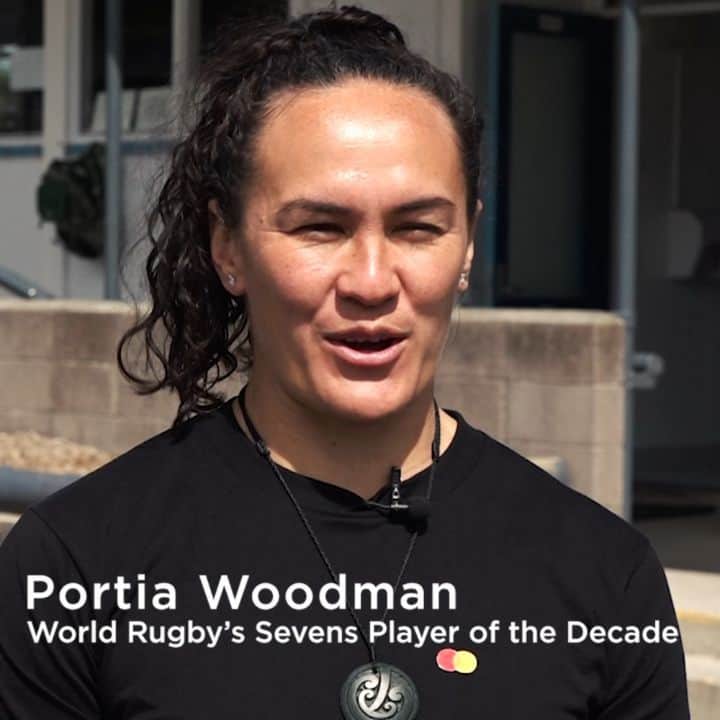 ポーシャ・ウッドマンのインスタグラム：「AD |  Last week I visited the amazing, rugby mad students of Te Puke Primary School to deliver a Priceless experience as part of my new role as a @mastercard Global Brand Ambassador.   I will be supporting Mastercard across several grassroots initiatives designed to increase participation in the women’s game and tackle gender inequality in sport. It’s a big role to fill but one I’m incredibly proud of and determined to make a difference in.   I’m also excited to share that Mastercard, World Rugby and New Zealand 2021 have unveiled the Mastercard RWC 2021 Tournament Pass – a single, first of its kind ticket that gets you into all 26 tournament matches, including the final.   One ticket, $100, every game! You do not want to miss this!   Mastercard cardholders can grab theirs from this Friday, October 8 at 12:00noon through the exclusive cardholder pre-sale at Ticketek.com. Grab yours at the link below!   https://bit.ly/3mpz7pt」
