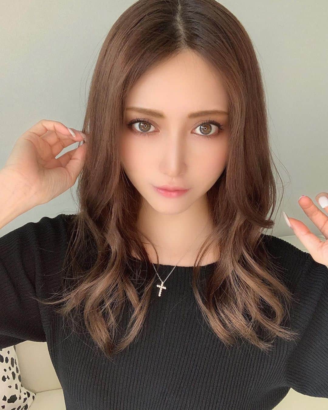 加賀美早紀のインスタグラム：「髪暗くしました @elyts_yone   #暗髪」