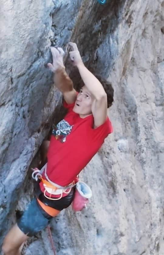 ナサニエル・コールマンのインスタグラム：「It was a beautiful day in the Narrows, and it was a joy to piece together this iconic route with @boonespeed belaying and @mikecall filming.   @grasshopperclimbing」