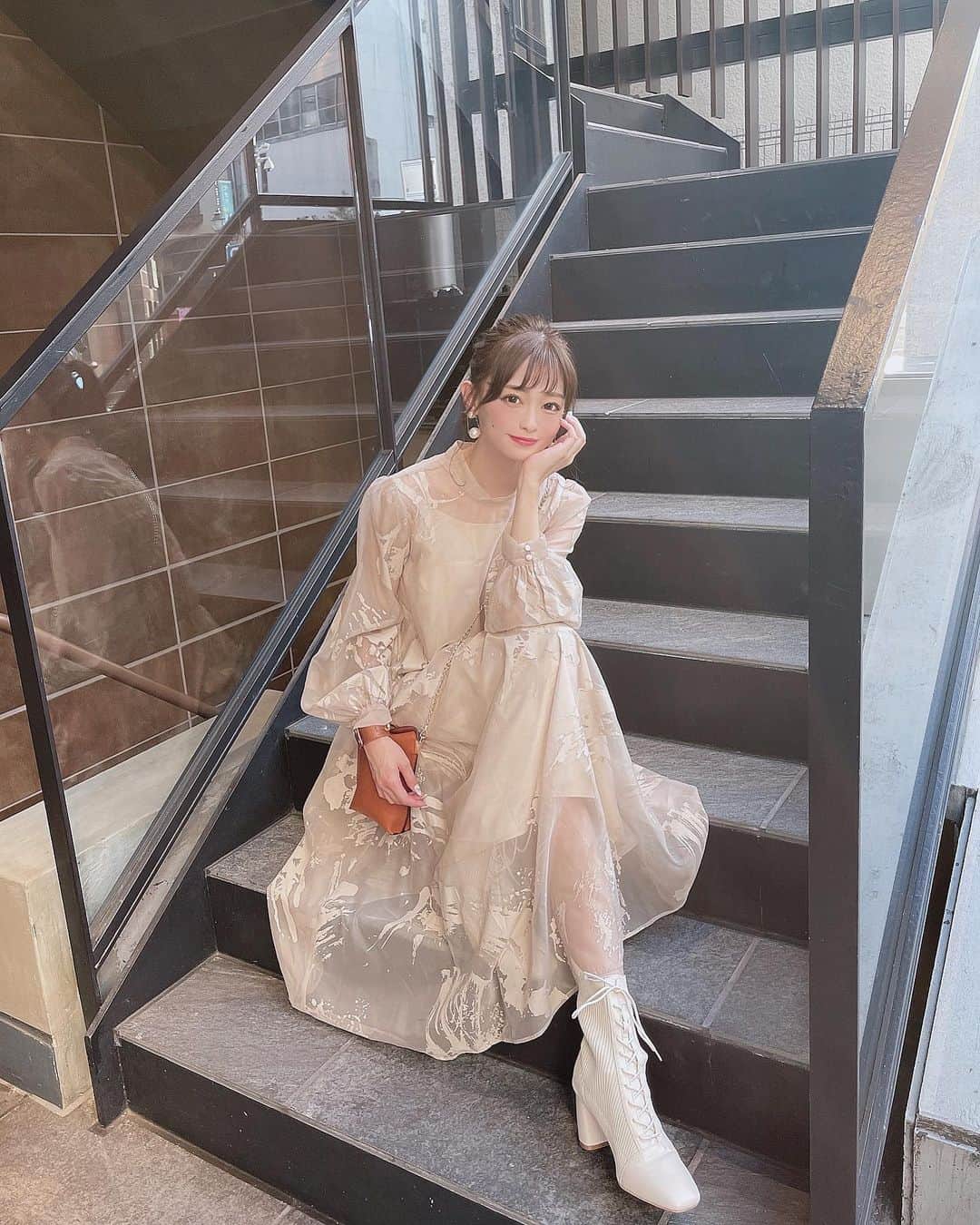 のインスタグラム：「⁡ ⁡ ⁡ ⁡ #teacode  ⁡ 記念日ディナーのコーデ🍽 ⁡ one-piece〻 @amerivintage  bag〻 @merue_official  accessory〻 @merue_official  shoes〻 @mercuryduo_styling  ⁡ ⁡ #カラコン #ootd #outfit #coordinate #fashion #コスメ好き  #自まつ毛メイク #りなてぃー  ⁡ ⁡ ⁡ ⁡」