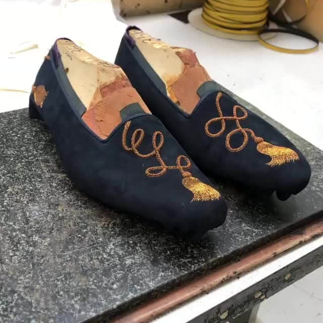 ガジアーノ&ガーリングのインスタグラム：「Some special embroidery for a special customer. #ggbespoke」