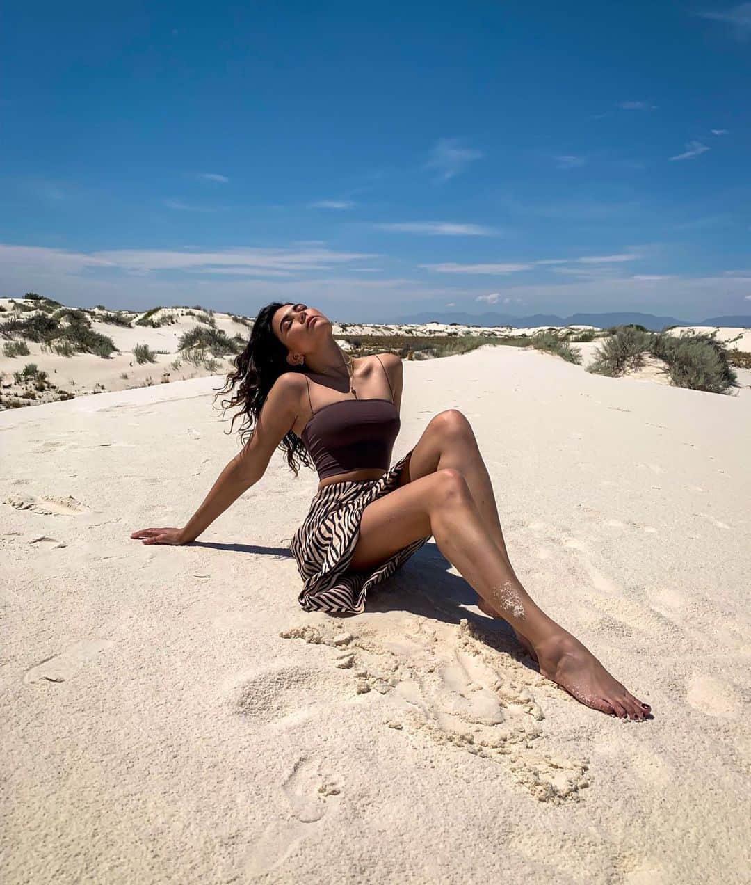 キラ・サントーロのインスタグラム：「If you know me, you know I am a huge lover of Mother Earth. I feel fiercely defensive of her and am always on a mission to protect her. I am so grateful to have partnered with @worldviewspace. They are giving people the opportunity to see the planet from a view that only astronauts have ever experienced (swipe for view). While we work to rediscover our planet we can work together to see how we can protect her🌎 #rediscoverearth #worldview link in my story for more info」