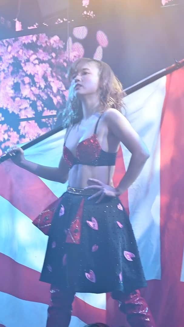 yokoのインスタグラム：「. 華世代復活して、 先輩方がよーこQueenやりな！って 言ってくださった 本当に思入れのある幸せなQueenです。 やっぱり踊るのが本当に大好きだし バーレスク東京といえばこの千本桜🌸 っていう演目で。 幸せでしか無いです。 ありがとうございました😭 また出来るように頑張ります、、！ . . . . . . . . . . . . . . . . . . . #エンタメ活動を止めない #アジア一のエンターテインメント #burlesque#burlesque lesquetokyo#バーレスク東京#ダンサー#透明少女#ショーダンサー#showdancer#model#hairmake#makeup#love#ootd#fashion#instagood#instalike#instafashion#tokyo#white #오오티디‭#셀카#메이크업#머리스타그램 #お洒落さんと繋がりたい#カメラ好きな人と繋がりたい#モデル#東京」