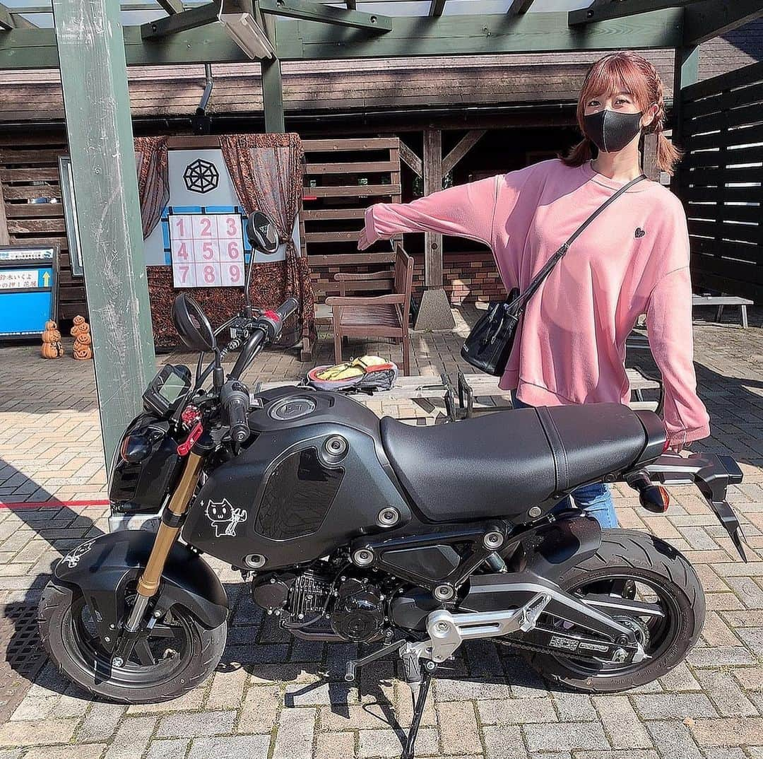 大槻ひびきさんのインスタグラム写真 - (大槻ひびきInstagram)「バイクの贈呈式😊🛵 GROM  原動機研究部の皆さん これからも応援しています🌸  ※メーカー様や関係者の皆様へ 試乗会やツーリング中に撮影してくださった 私の写真や動画は ご自由にお使いください😊 これからも原動機研究部の応援を よろしくお願いします🌸」10月6日 7時59分 - yanhibi0221