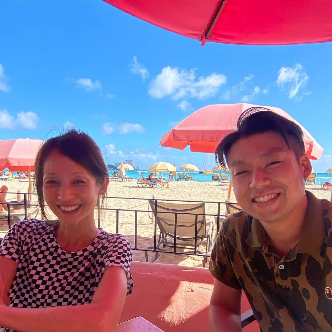 花田美恵子さんのインスタグラム写真 - (花田美恵子Instagram)「4日間だけ、超・駆け足でハワイに帰ってきました💨  以前はなかった検査やら登録やら、大変なことは色々あったけど、1年半ぶりのハワイでとってもリフレッシュできました🌺  そして無事に14日間の自主隔離も終了しました。  コロナはたくさんの犠牲を払ったけど、本当に大切なものに気付くきっかけになりました。  そして当たり前と思っていたことに改めて感謝の気持ちを持つことができました。  元気でいてくれて それだけでありがとう💛  #hawaii #hawaiilife #waikiki #aloha #missyoualready  #3泊4日 #ハワイ旅行」10月6日 8時00分 - hawaiimieko
