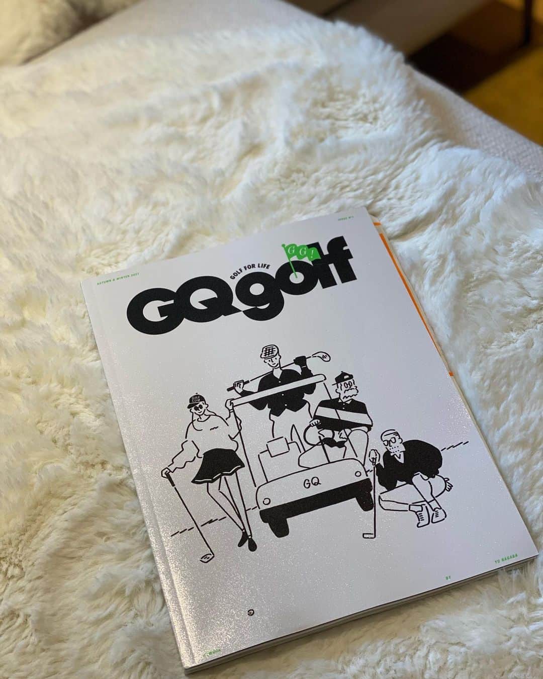 チョ・ユンジのインスタグラム：「_ 굿몰닝☀️ GQ에서 골프잡지를 창간했다고 해요 그 기념으로 조프로도 짤막한 인터뷰했습니당🤭 골프가 필수가 된 요즘 골린이들을 위해 다양한 컨텐츠로 볼거리가 많은 잡지네용😍 매일 인터넷상으로만 보다가 이렇게 또 잡지를 오랜만에 접하니 너무 좋네요 세상아 너무 빠르게 흘러가지마아아아아🥺  @gq_korea   #GQmagazine #GQgolf #golf」