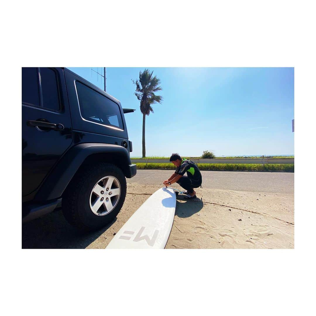 UZさんのインスタグラム写真 - (UZInstagram)「先日久々に地元の友達とサーフィン🏄‍♂️ ニューボード最高😆  YouTubeも更新してます【バイク】 https://youtu.be/na9nM1vj8c8」10月6日 8時39分 - uzspyair