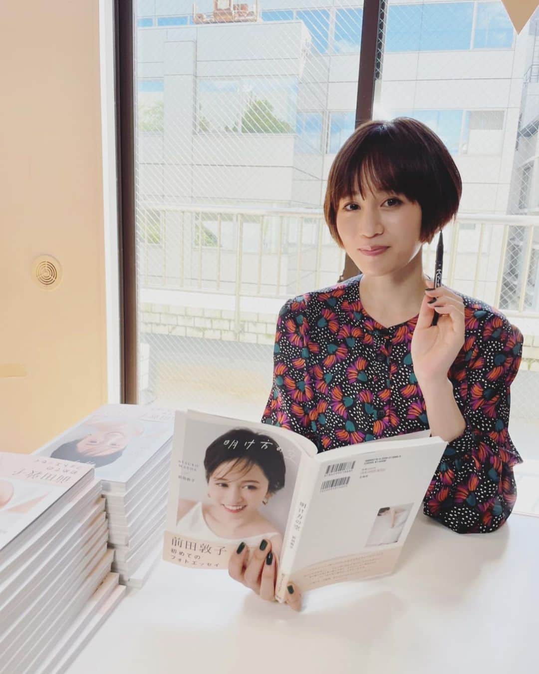 前田敦子のインスタグラム：「. 発売に向けて準備と、、 最近前髪ができました✂️🍎」