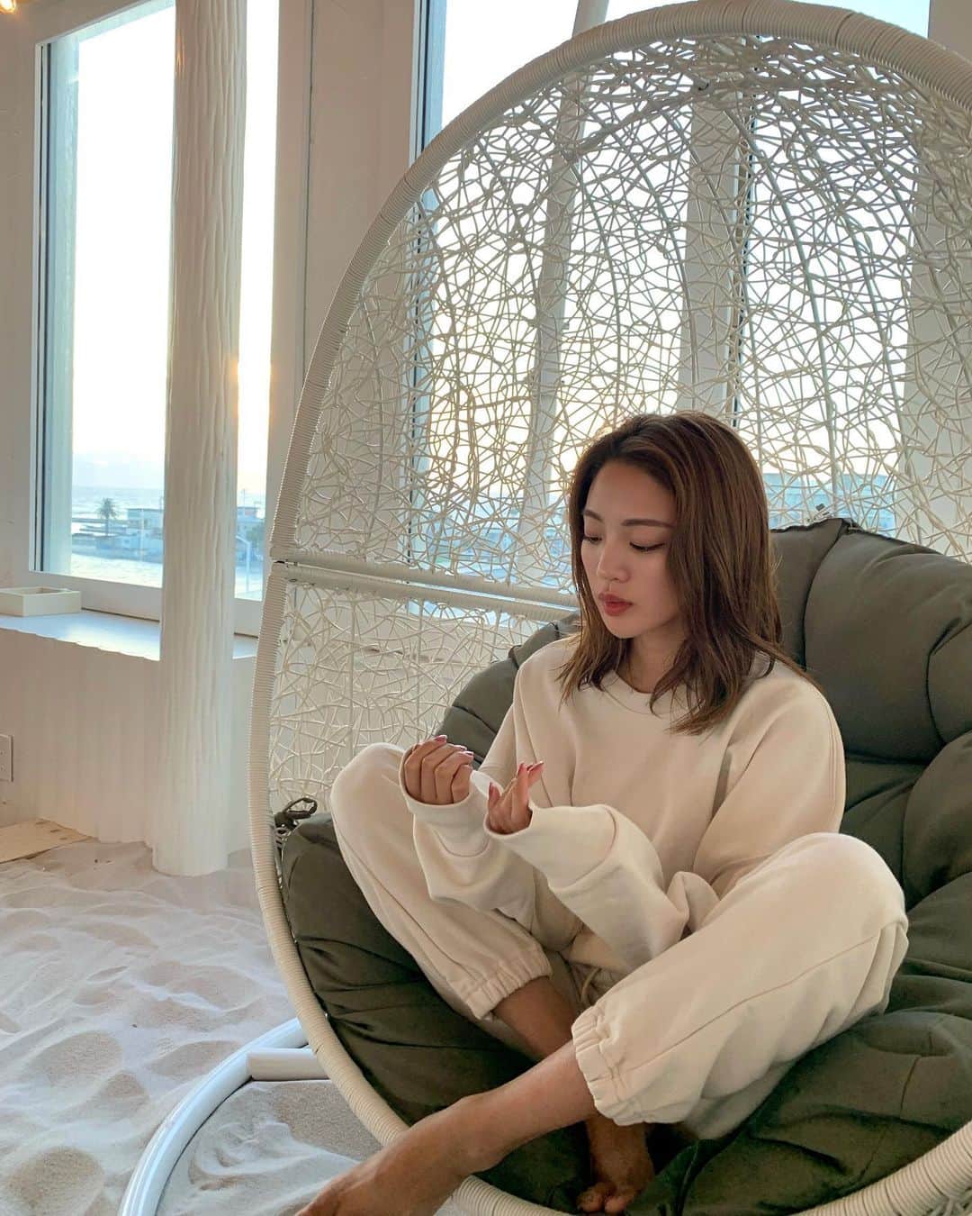 志田友美（ゆうみん）のインスタグラム：「🌵🌼💕  最近ユニクロだいすっき。　 デニムもスウェットもシャツもユニクロばっか🪴」