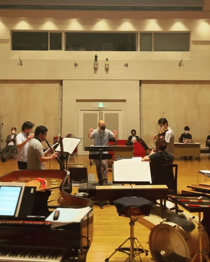 久石譲のインスタグラム：「After the second day of rehearsals. It's going to be a great concert with a great program. I'm very happy and confidence. Joe Hisaishi  リハーサル２日目を終えました。すごく良いプログラムで、良いコンサートになりそうで、うれしいです。久石譲  -JOE HISAISHI presents-  Music Future Vol.8  Oct. 8 Fri. 2021, 7:00pm- @kioihall  -1st half- @nicomuhly : Step Team (2007)  @brycedessner : Murder Ballades (2013)   -2nd half- #ArvoPärt：Fratres (1977/1980) #LepoSumera : 1981 (1981) #JoeHisaishi : 2 Dances for Large Ensemble (New Works)  -久石譲 presents- ミュージック・フューチャー Vol.8 2021年10月8日（金）19:00開演 紀尾井ホール  ニコ・ミューリー： Step Team (2007)  ブライス・デスナー：Murder Ballades (2013)  - アルヴォ・ペルト：Fratres(1977/1980) レポ・スメラ：1981 (1981) 久石譲：2 Dances for Large Ensemble（新作）  . 🎶 #nicomuhly  #stepteam #musicfuture  #futureband  #joehisaishi #久石譲」