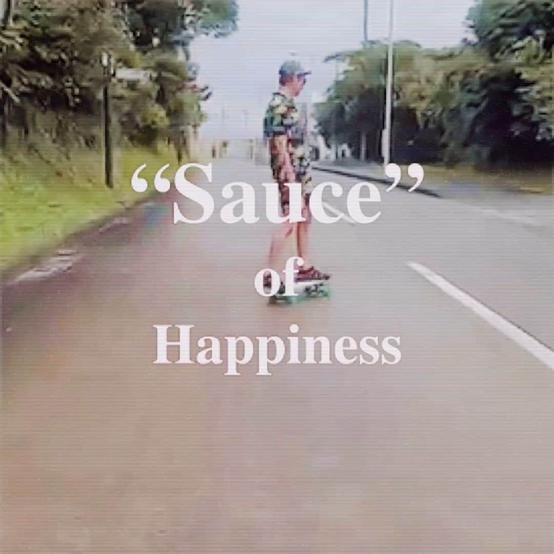伊勢谷友介のインスタグラム：「「Fans」ティザー第二弾 ”Sause"of Happiness.  かけちゃおうよ、日常にw 探し続けようよ、人生にww 人生は楽しくなくてはねwww  Sprinkle the sauce in everyday life! Keep looking for in your life!! Life should be Fun!!! (not dump)」
