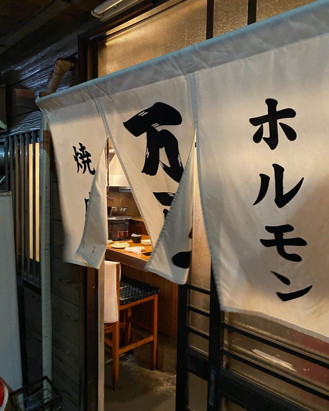 れなさんのインスタグラム写真 - (れなInstagram)「大阪で焼肉というと鶴橋に行っちゃう✨  途中でド派手なスーパー発見🥸」10月6日 20時14分 - lena_mania_