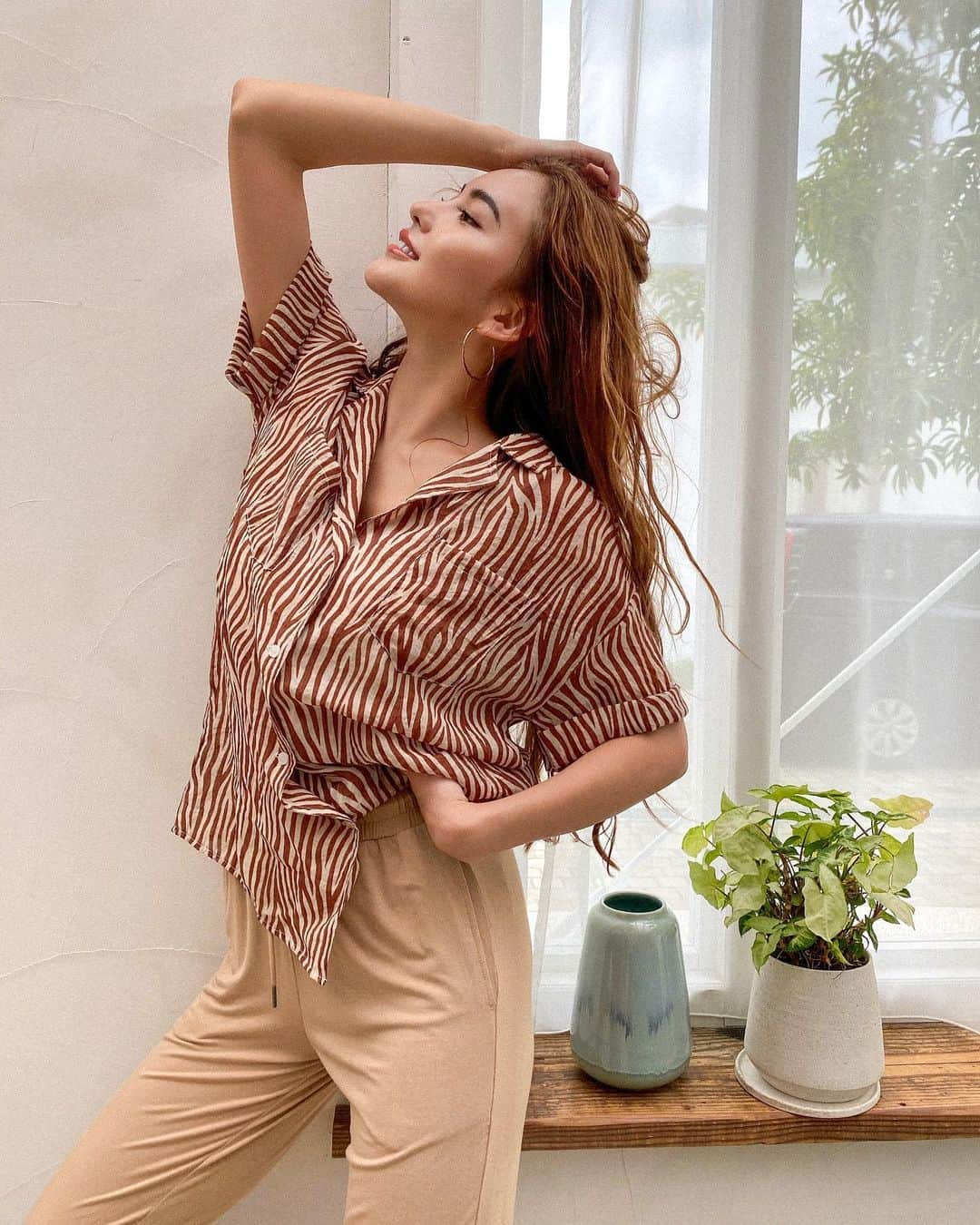 のインスタグラム：「🦓🤎 ネイル変えた。爪もゼブラだよ🦓  #outfit #fashion」