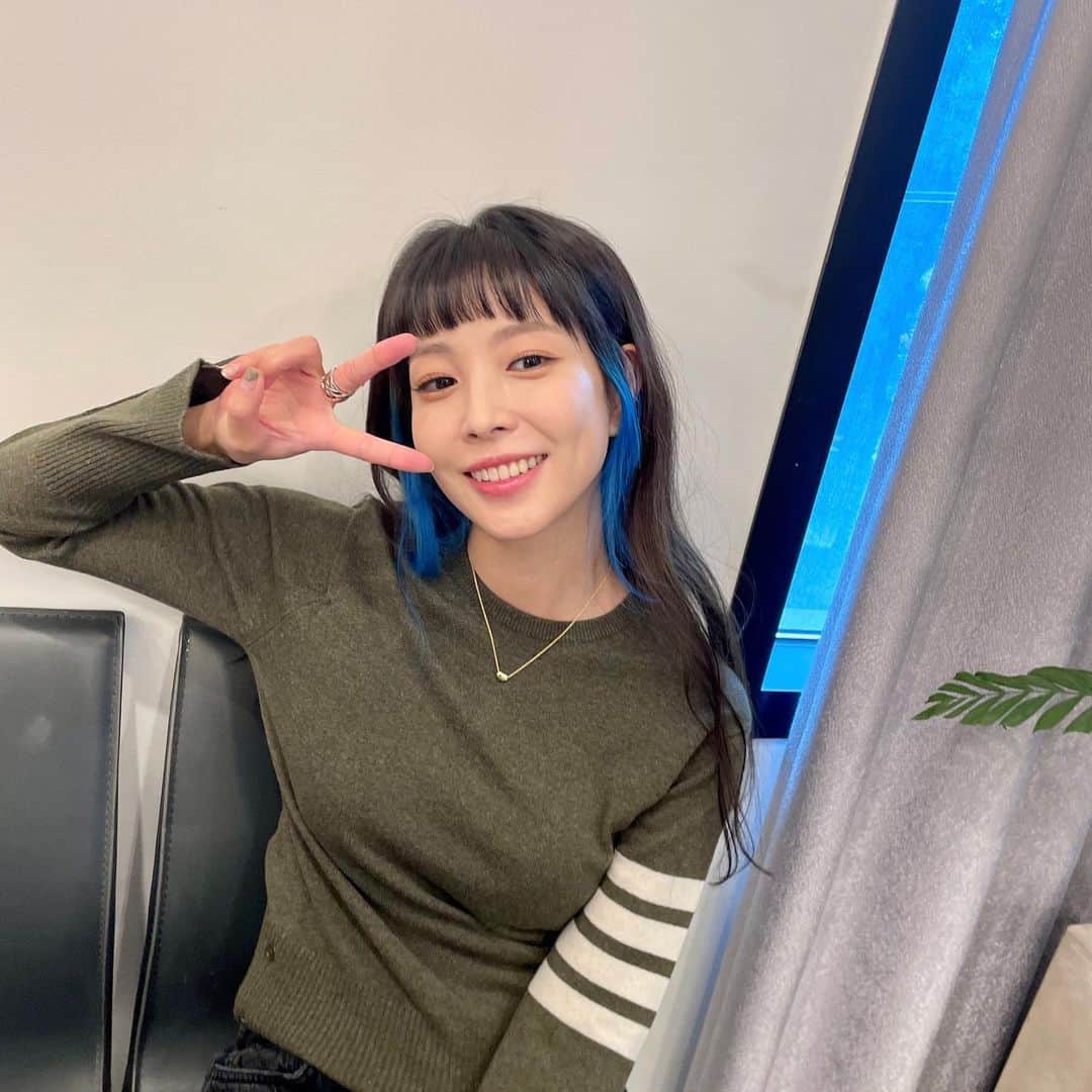 BoAのインスタグラム：「응~ 나✌️좋아해❣️」
