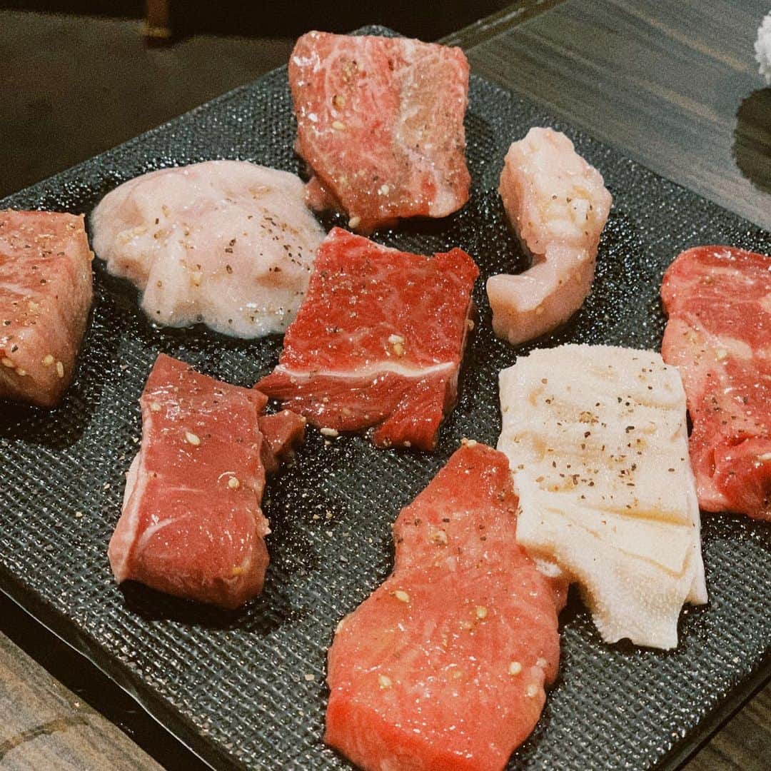中村愛さんのインスタグラム写真 - (中村愛Instagram)「🥩♡ ・ ・ ・ おとといお仕事が一緒だった方に美味しい焼肉屋さん教えてもらい、早速🥳  個人的には #ハラミ がおいしかった〜✌️  このあとケーキ🍰食べるんですが、胃もたれコースですよね⁉️w  #中村愛 #肉食女子  #焼肉」10月6日 21時06分 - nakamuramura_ai
