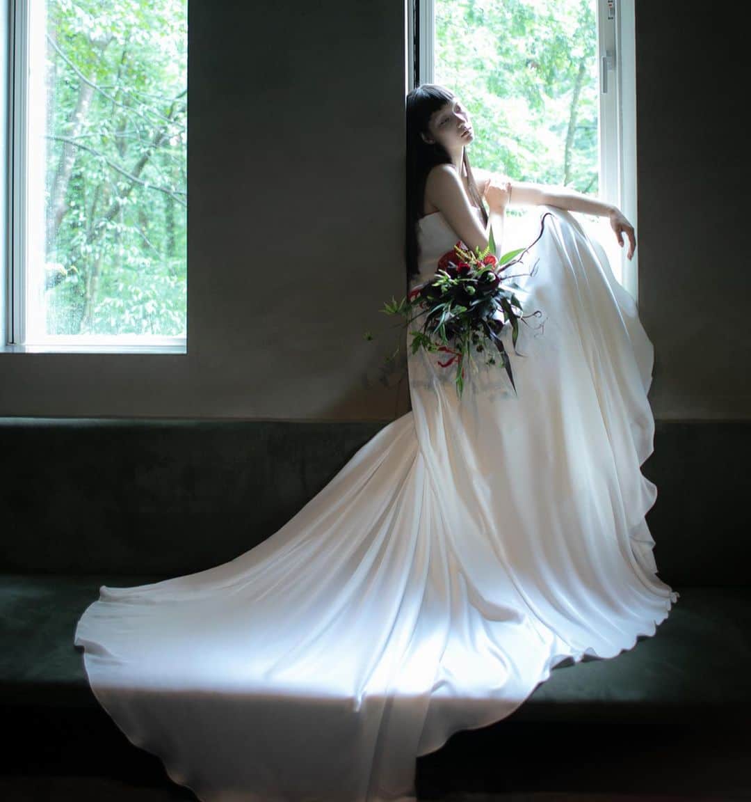 IA（アイエー）さんのインスタグラム写真 - (IA（アイエー）Instagram)「#weddingdress by @nae.atelier   まさかウェディングの撮影ができるとは思いませんでした。。 嬉しい嬉しい🍷」10月6日 13時35分 - iaiaiaz5