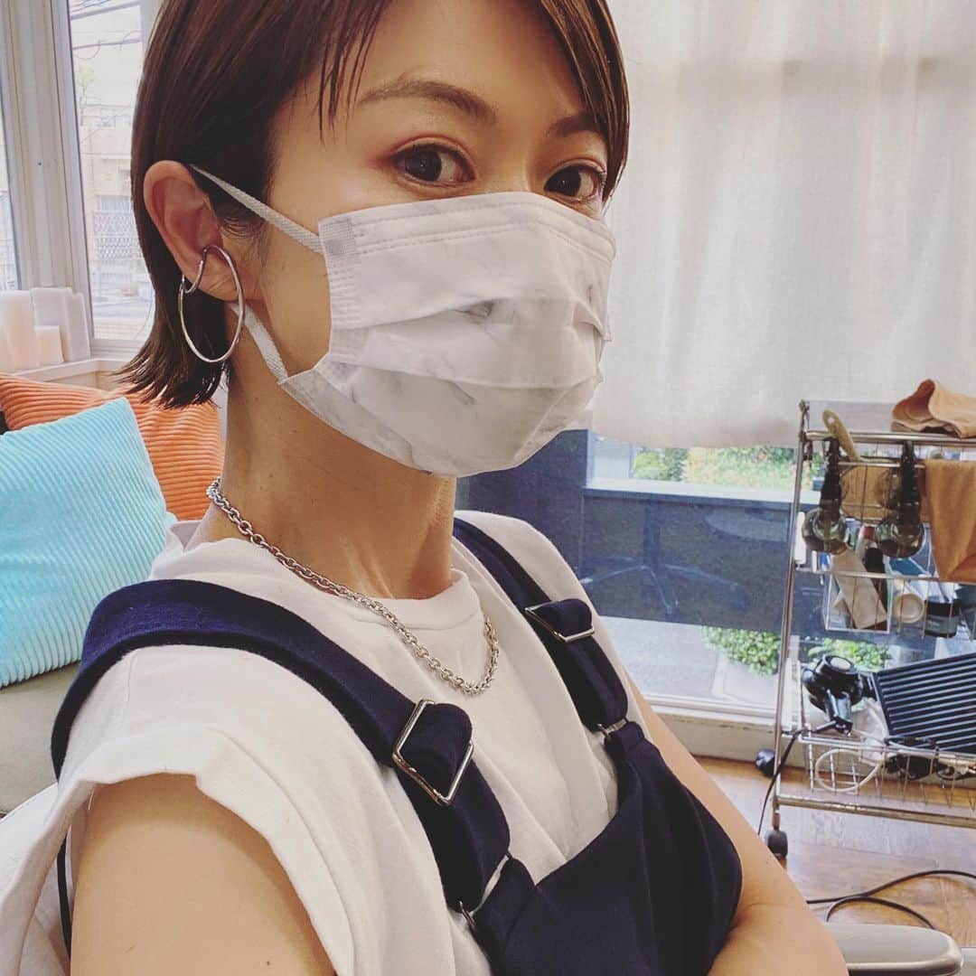 畑野ひろ子のインスタグラム：「@roraima.daikanyama へ。 今日は、長さキープで重さをとってもらいました✂️ 先日の撮影でお買い取りした　@gallardagalante のサロペット。」