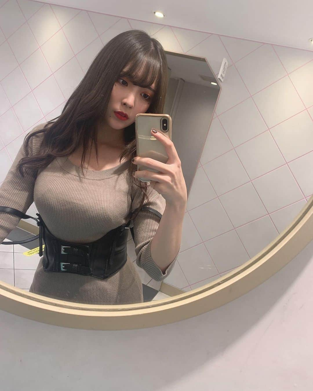 中峰みあのインスタグラム：「Longhair 💋  #selfie #japanesegirl #portrait #longhair #sexy #outfit #fashion」