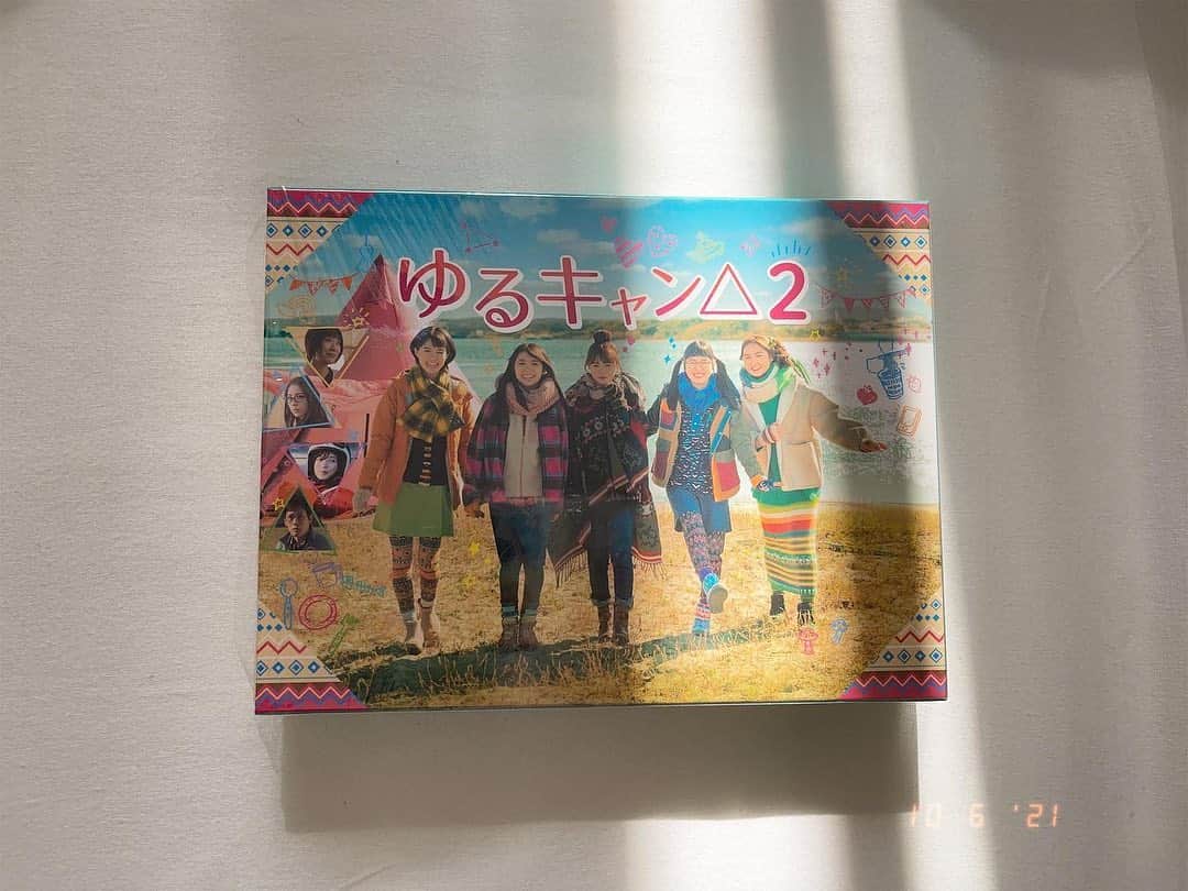 志田彩良のインスタグラム：「📢 ドラマ「ゆるキャン△2」のDVD＆Blu-rayBOXが 本日より発売開始です🏕  90分のオフショット満載！メイキング集や みんなのゆるゆる自撮り映像集、 そして今回は 「へやキャン△」台本まで封入されているんです！ 本編だけでなく、特典もかなりお楽しみ頂けると思いますので 是非ゲットして下さい☺️ #ゆるキャン」