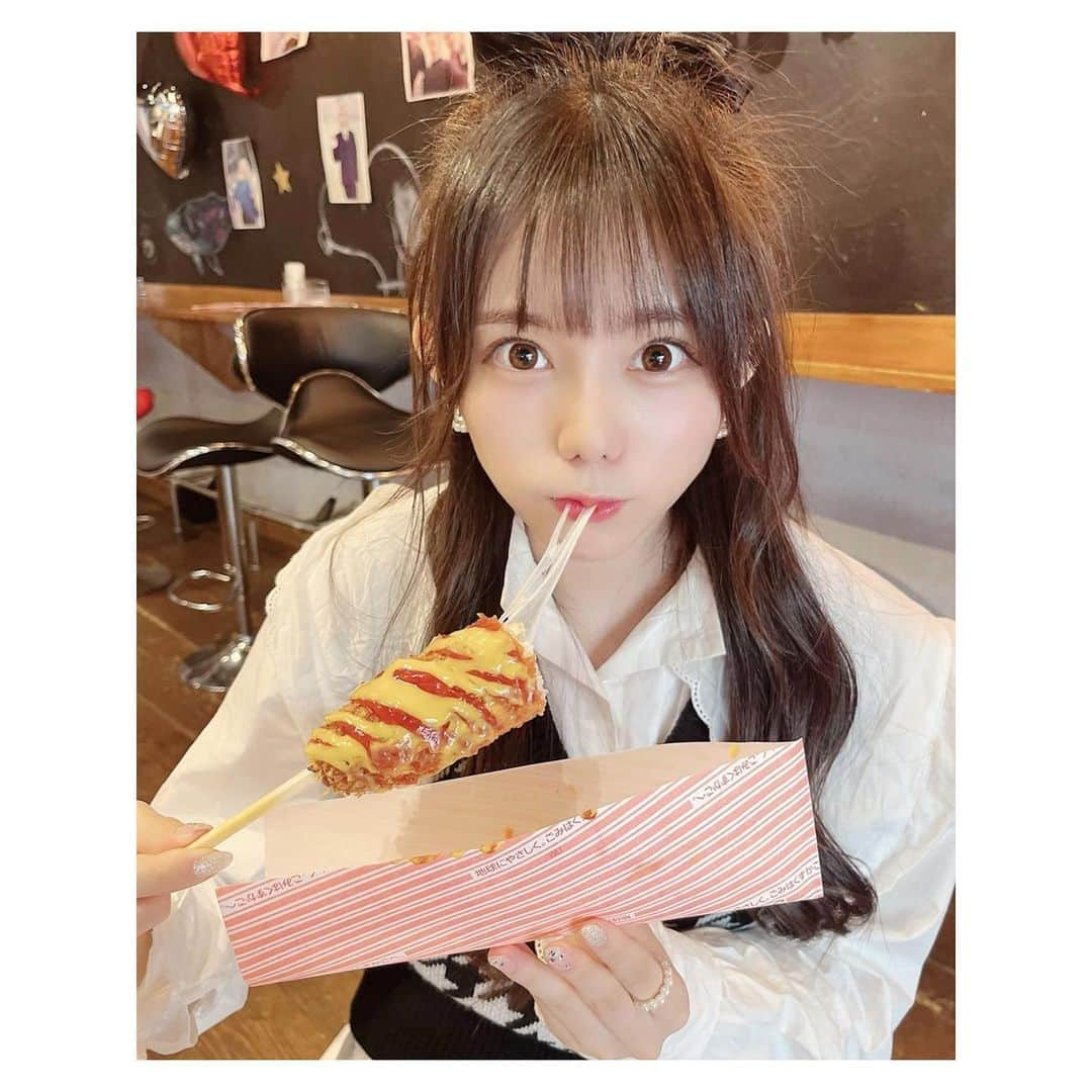 大森莉緒さんのインスタグラム写真 - (大森莉緒Instagram)「・ ・ 久々にチーズハットグ食べた〜〜🤤❤️ 美味しすぎたよっ！！🧀 ・ ・  #大森莉緒  #おーりお #おりおんず  #おりおの食 #韓国料理  #新大久保  #新大久保グルメ  #食べ歩き #チーズハットグ #koreanfood #instagood #instafood #instapic #good  #food #음스타그램 #맛집 #음식 #푸드 #좋아요」10月6日 21時34分 - rio.ohmori