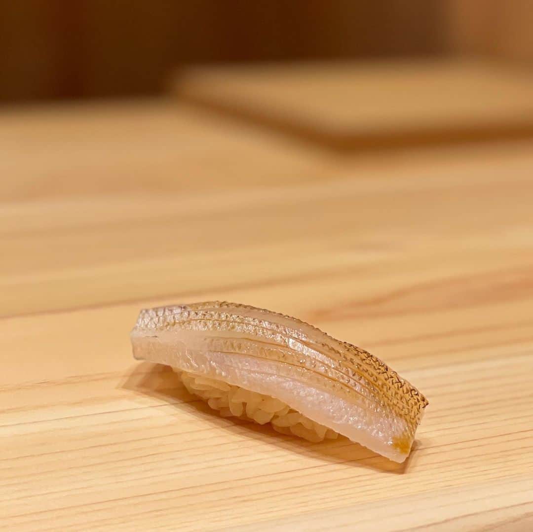 谷亜沙子さんのインスタグラム写真 - (谷亜沙子Instagram)「お母さんとお寿司を食べてきました♪ 美味しいご飯を食べてる時が1番幸せ。  みんな1番好きなご飯ってなに？🍴  What food is your favorite?   #sushi #ginza #japanesefood #お寿司 #佐たけ」10月6日 16時13分 - asyakodayo