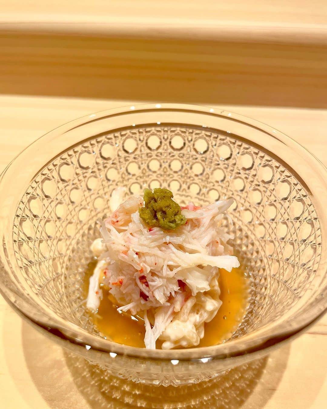 谷亜沙子さんのインスタグラム写真 - (谷亜沙子Instagram)「お母さんとお寿司を食べてきました♪ 美味しいご飯を食べてる時が1番幸せ。  みんな1番好きなご飯ってなに？🍴  What food is your favorite?   #sushi #ginza #japanesefood #お寿司 #佐たけ」10月6日 16時13分 - asyakodayo