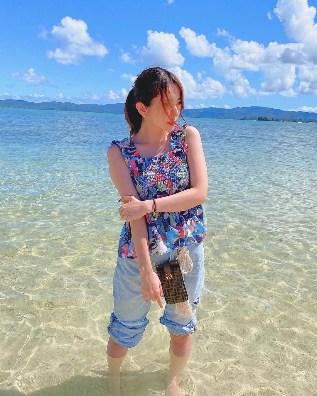 波多野結衣さんのインスタグラム写真 - (波多野結衣Instagram)「sea🐬 . . #sea #海 #blue  #summer  #綺麗  #砂浜  #波多野結衣  #波多野结衣」10月6日 16時52分 - hatachan524