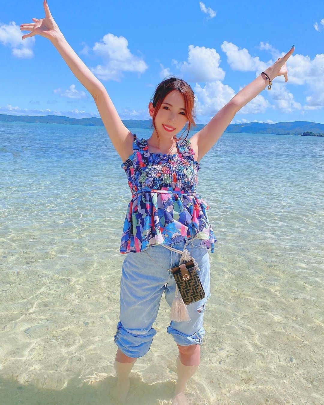 波多野結衣さんのインスタグラム写真 - (波多野結衣Instagram)「sea🐬 . . #sea #海 #blue  #summer  #綺麗  #砂浜  #波多野結衣  #波多野结衣」10月6日 16時52分 - hatachan524