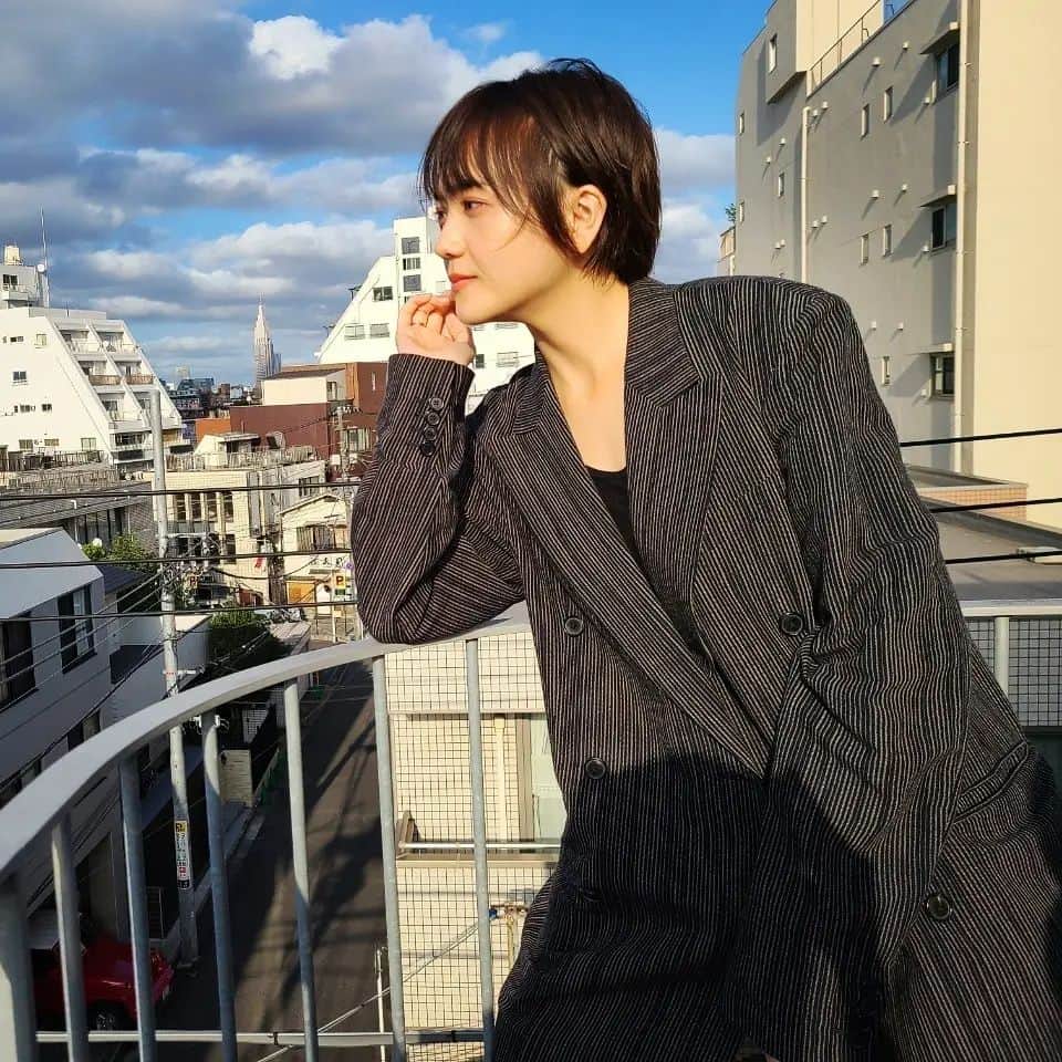 松井愛莉さんのインスタグラム写真 - (松井愛莉Instagram)「ついに願いに願ったショート✂️✂️ とてもしっくりきてます、嬉しい! でも、ほとんど気づいてもらえなくて少し悲しいです。笑  すごくお気に入りの @loewe のメンズジャケット。 ようやく着れてうきうきです🤍」10月6日 17時07分 - airi1226_official